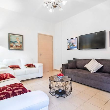 Appartamento Local Apt Near City Lights 1 Candia Esterno foto